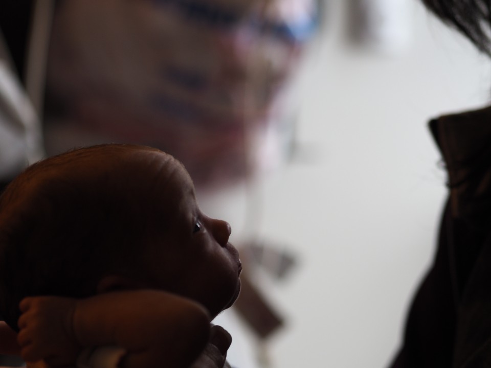 Kinley looks up at her mom.